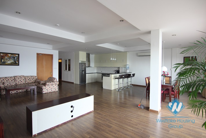 Lake view with big balcony apartment for rent in Xuan Dieu st, tay Ho district 